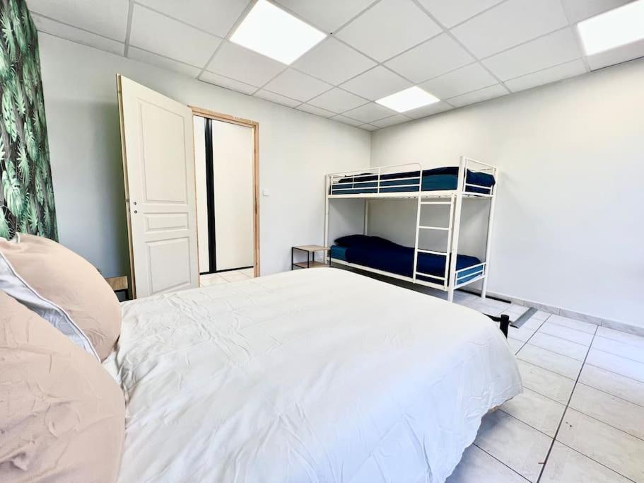 Le Grand Penon ~ Logement Spacieux A 6 Min Du Parc Saint-Georges-les-Baillargeaux Zewnętrze zdjęcie